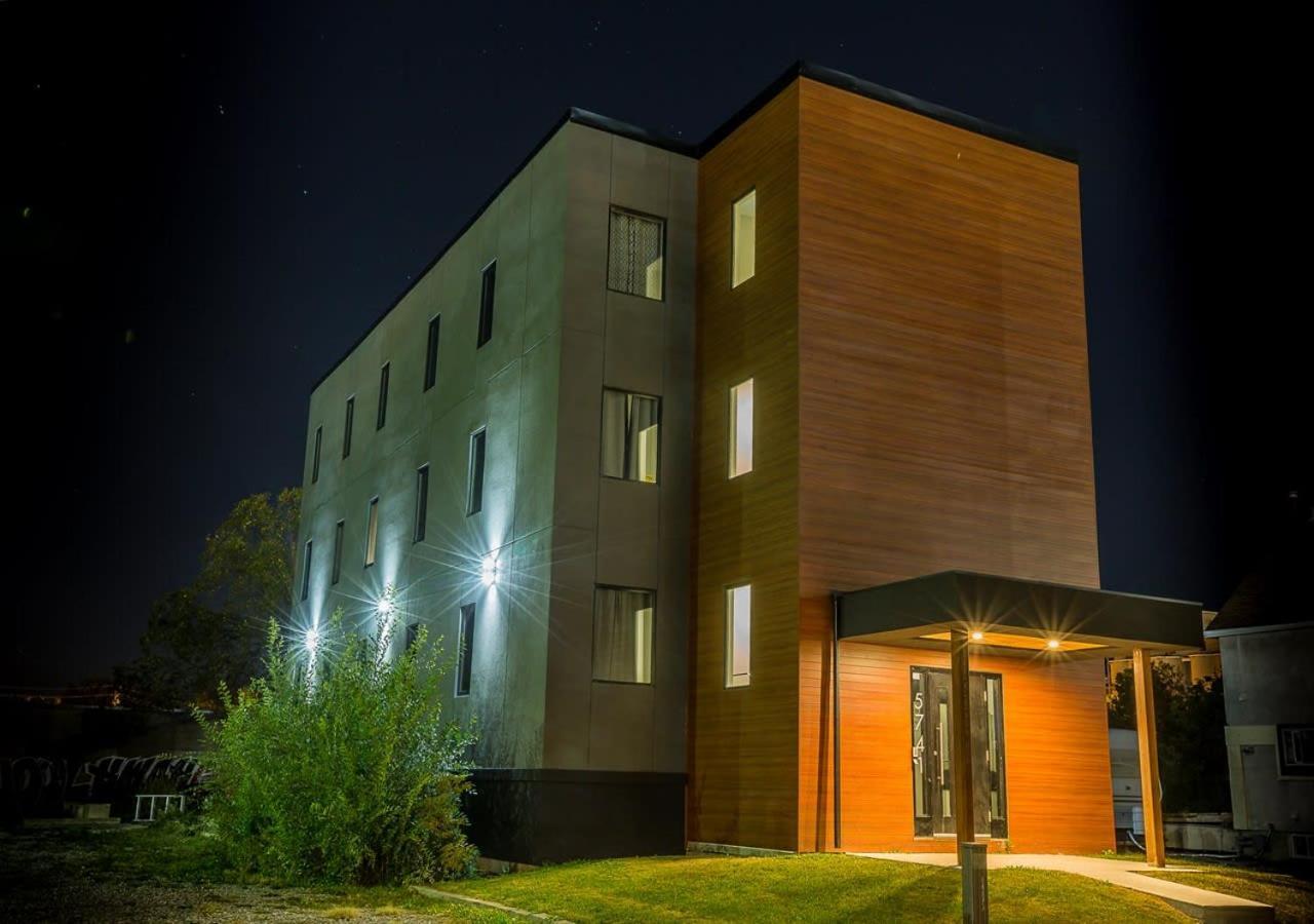 Clifton Hill Hideaway 3a - Two Bedroom Niagara Falls