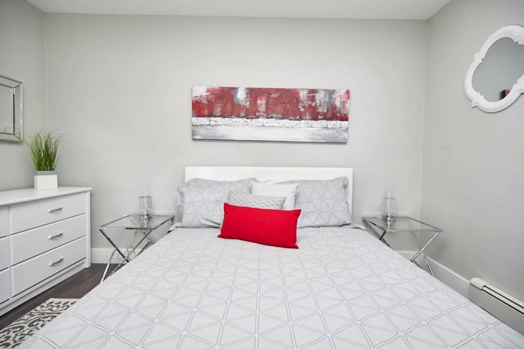 Clifton Hill Hideaway 3a - Two Bedroom Apartment Niagara Falls