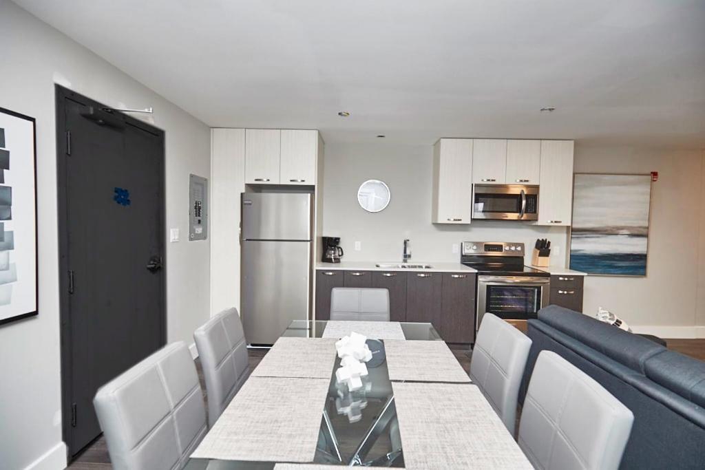 Clifton Hill Hideaway 3a - Two Bedroom Apartment Niagara Falls