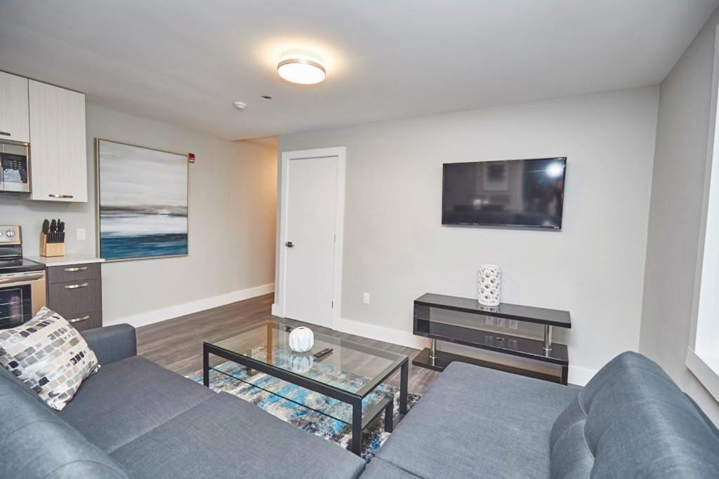 Clifton Hill Hideaway 3a - Two Bedroom Apartment Niagara Falls